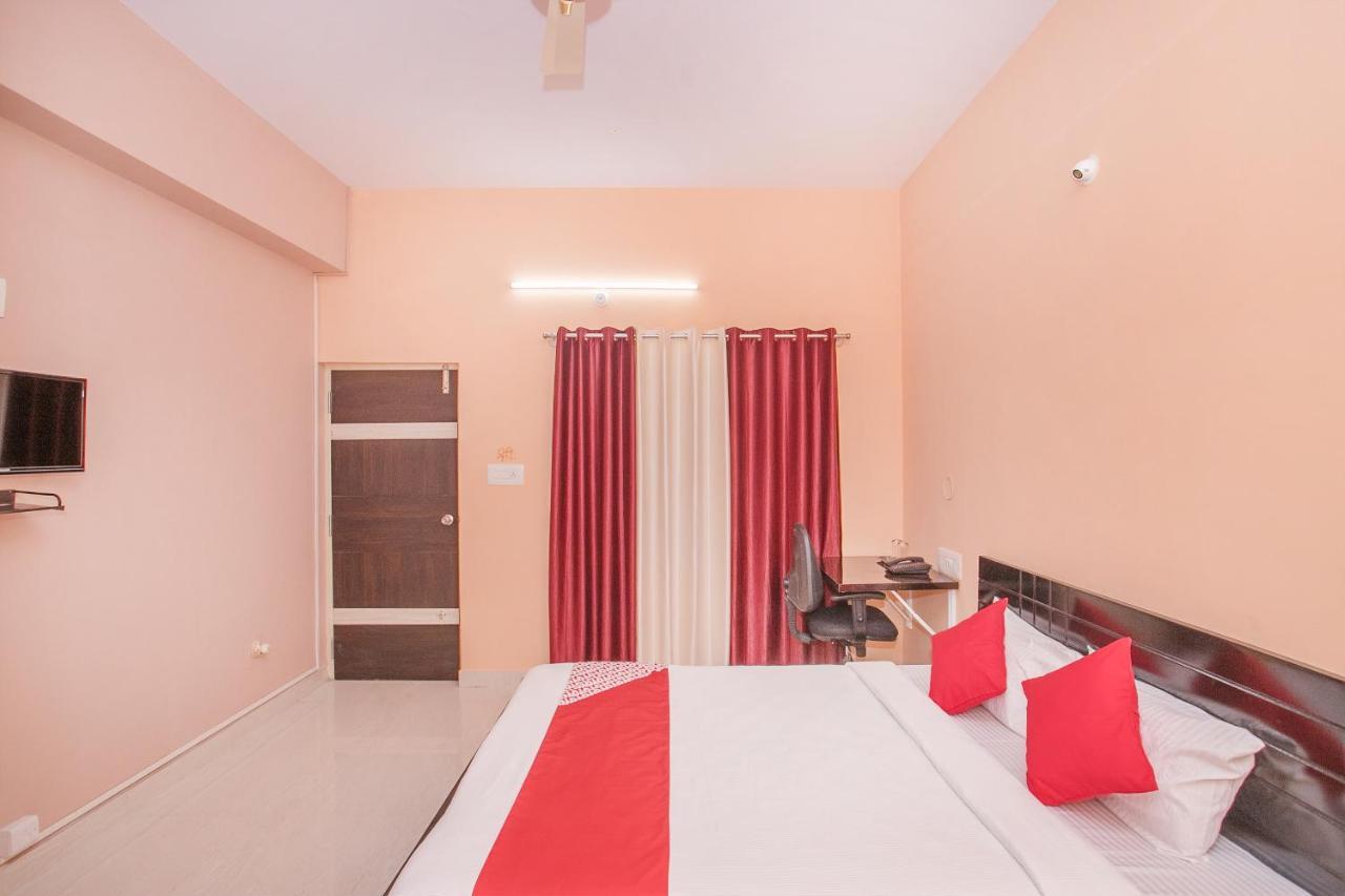 Oyo 24069 Flagship Aaira Inn Bangalore Esterno foto